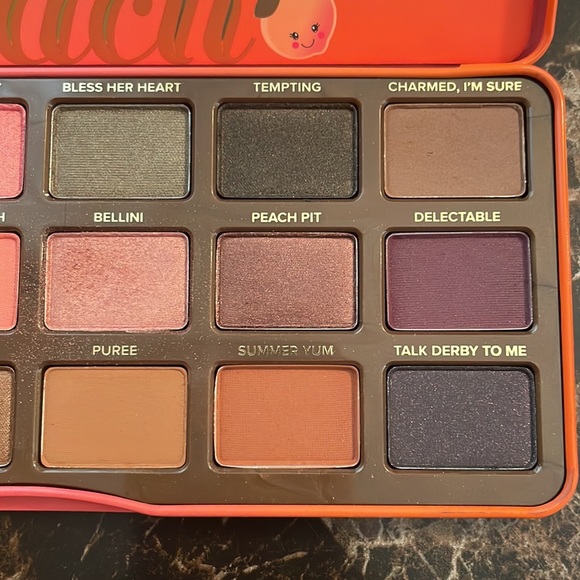 Too faced sweet peach palette - Picture 4 of 4